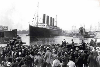 泰坦尼克号出航实况图。（网络图）