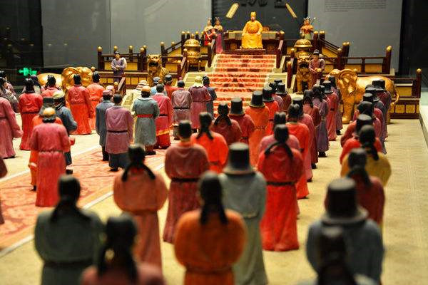 “万岁”起初并不是皇帝的专用称呼