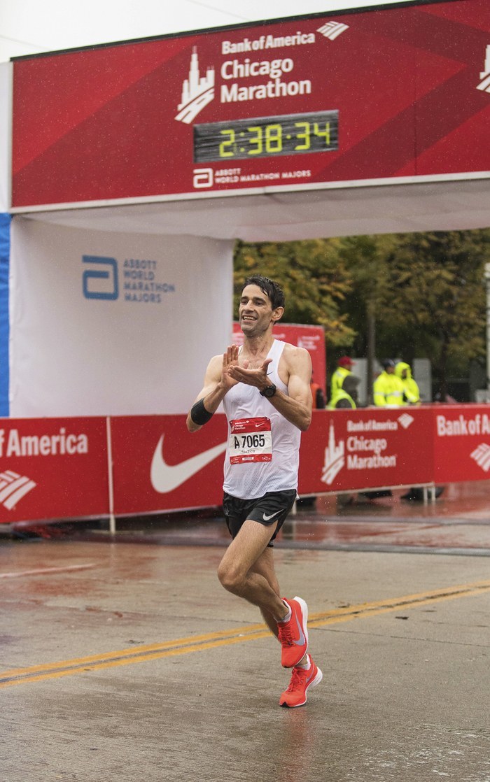 40岁跑步是门槛？上年纪的马拉松爱好者照样打败年龄