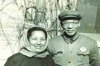 张文裕和王承书夫妇